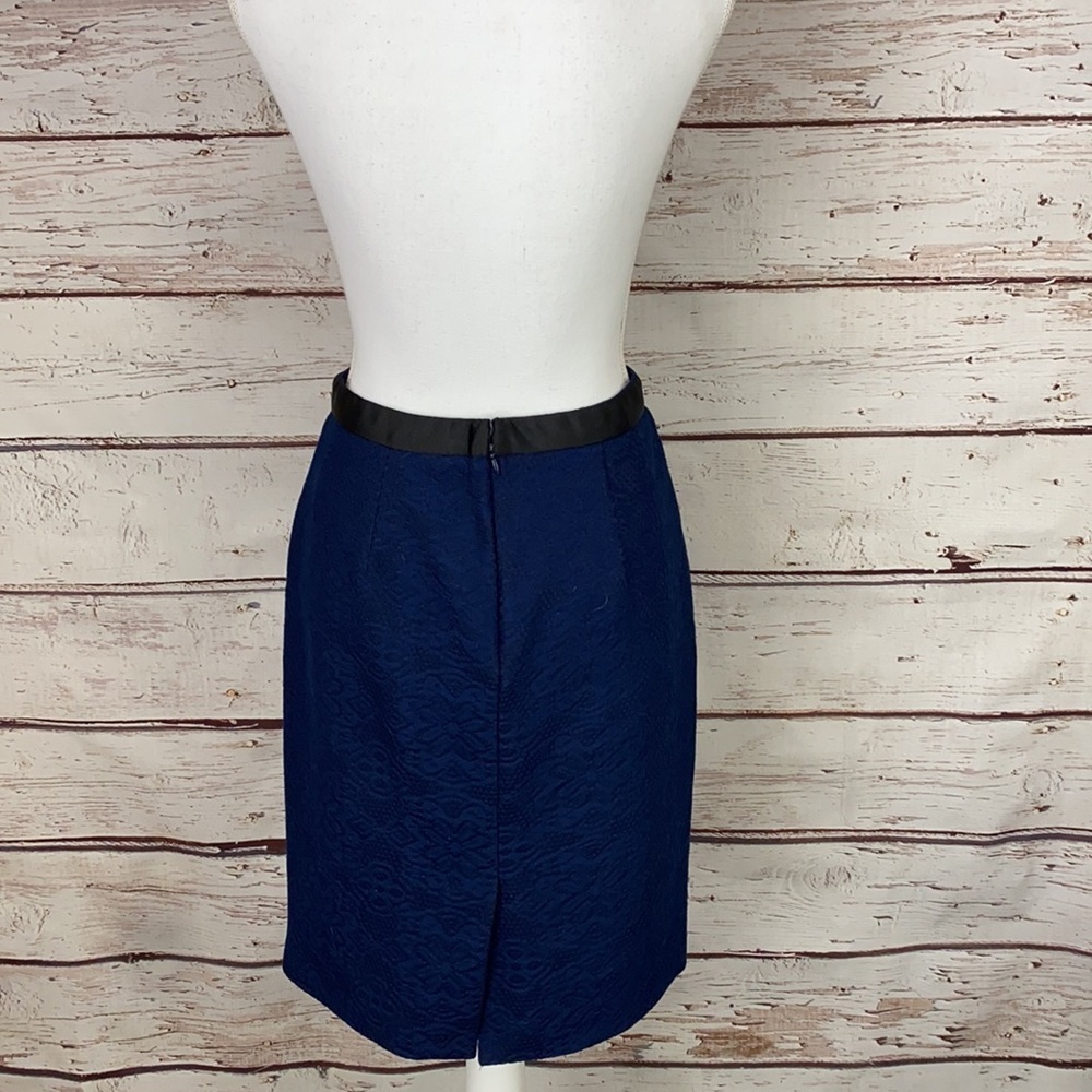 New York & Company Stretch Casual Skirt size 4 - Picture 4 of 10